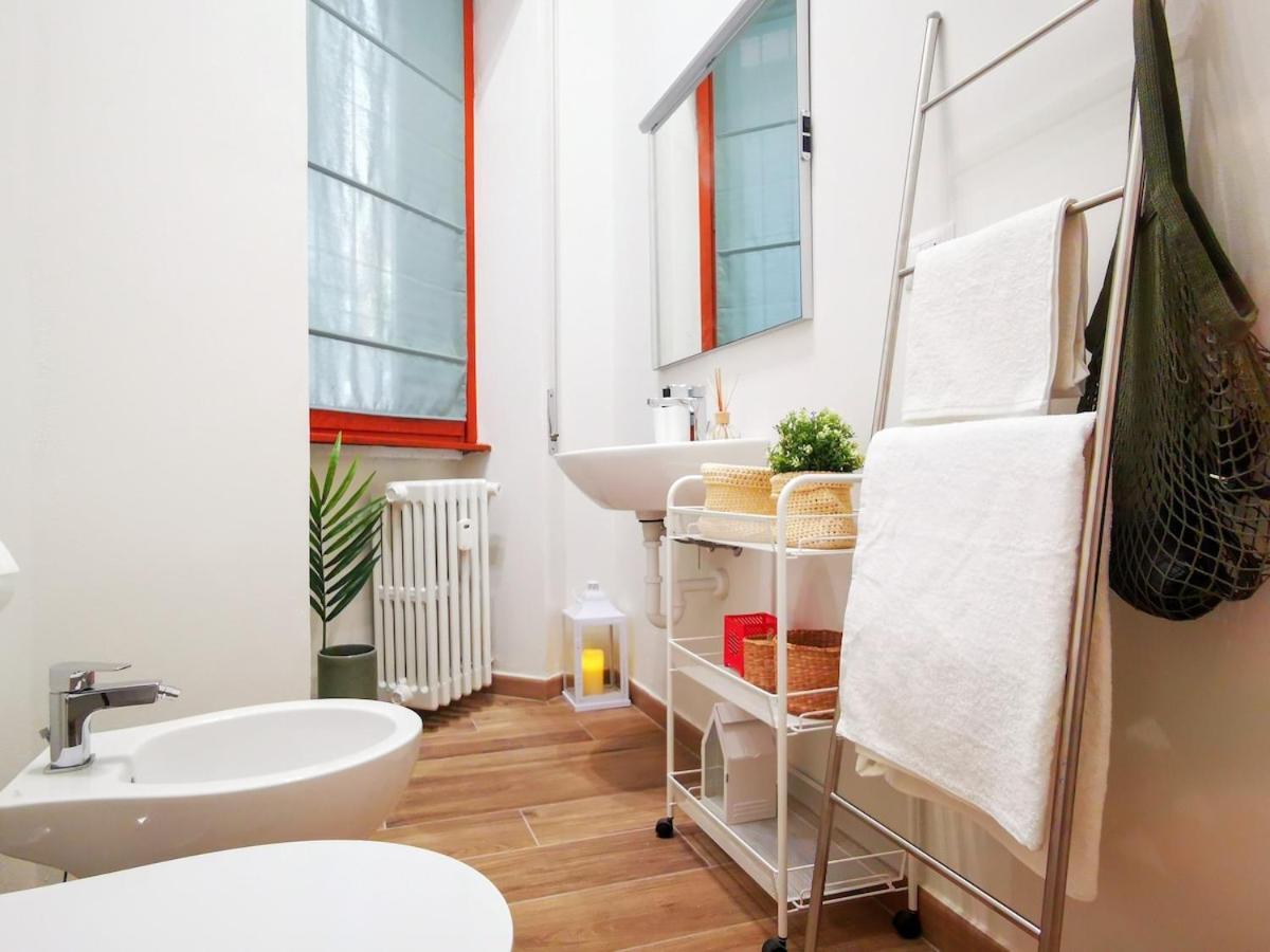 Cozy 50 Meters From The Metro Appartement
